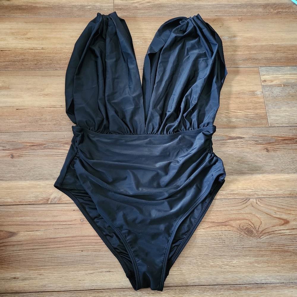 Cupshe Black Plunging Ruched One-Piece Swimsuit